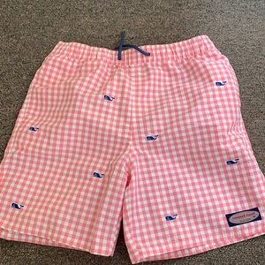 vineyard vines swim trunks